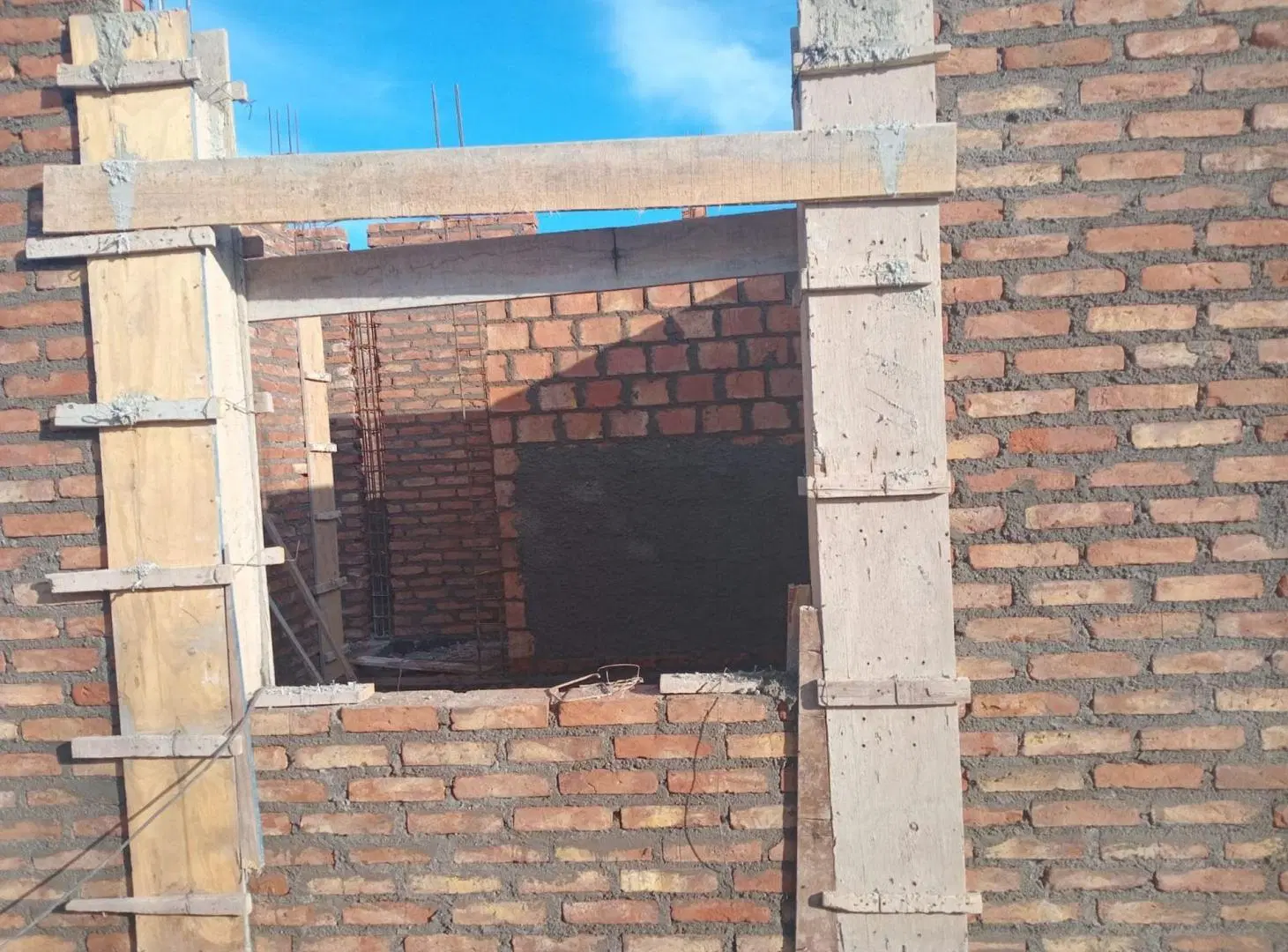 CASA EN OBRA, BARRIO PRIVADO LA MISSION 4