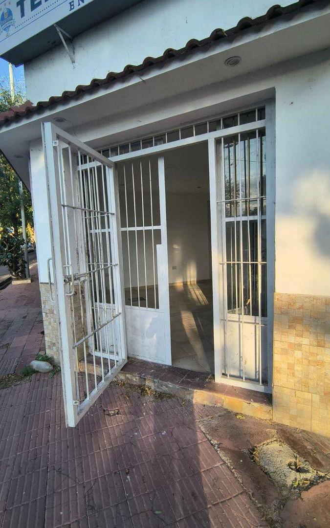LOCAL COMERCIAL 4TA SECCION
