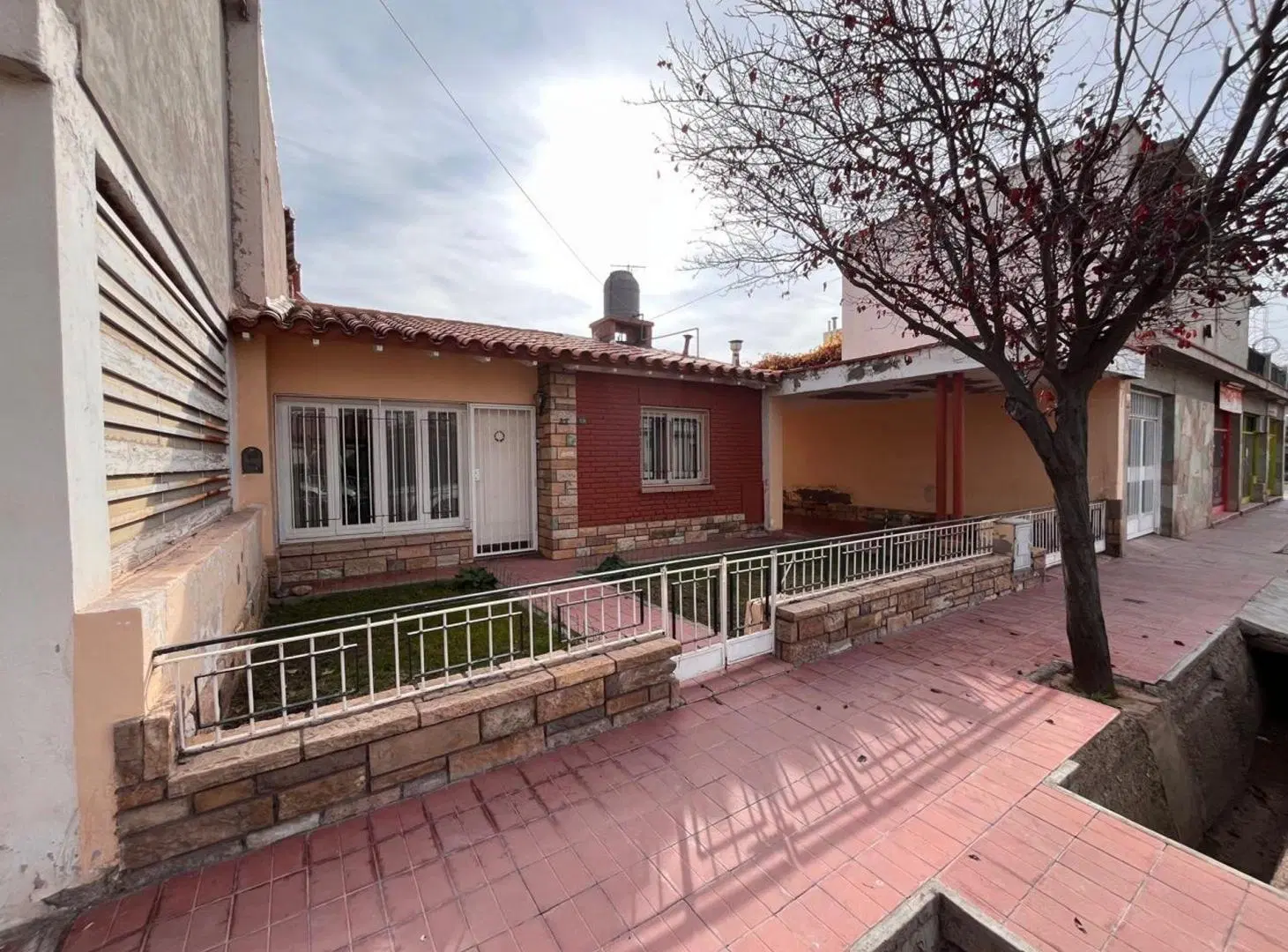 VENTA DE CASA CALLE CROCE B° AERONAUTICO-LAS HERAS 4