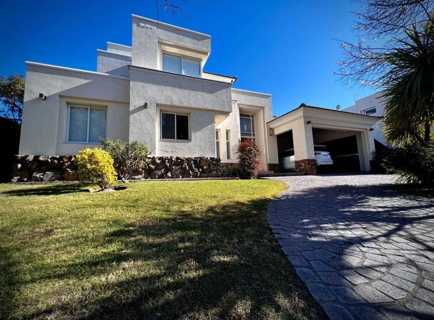 GRAN CASA BARRIO PRIVADO PUEYRREDON 5