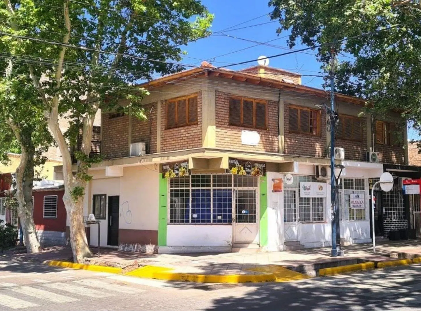 CASA CON 4 LOCALES COMERCIAL - PLAZA GODOY CRUZ 4
