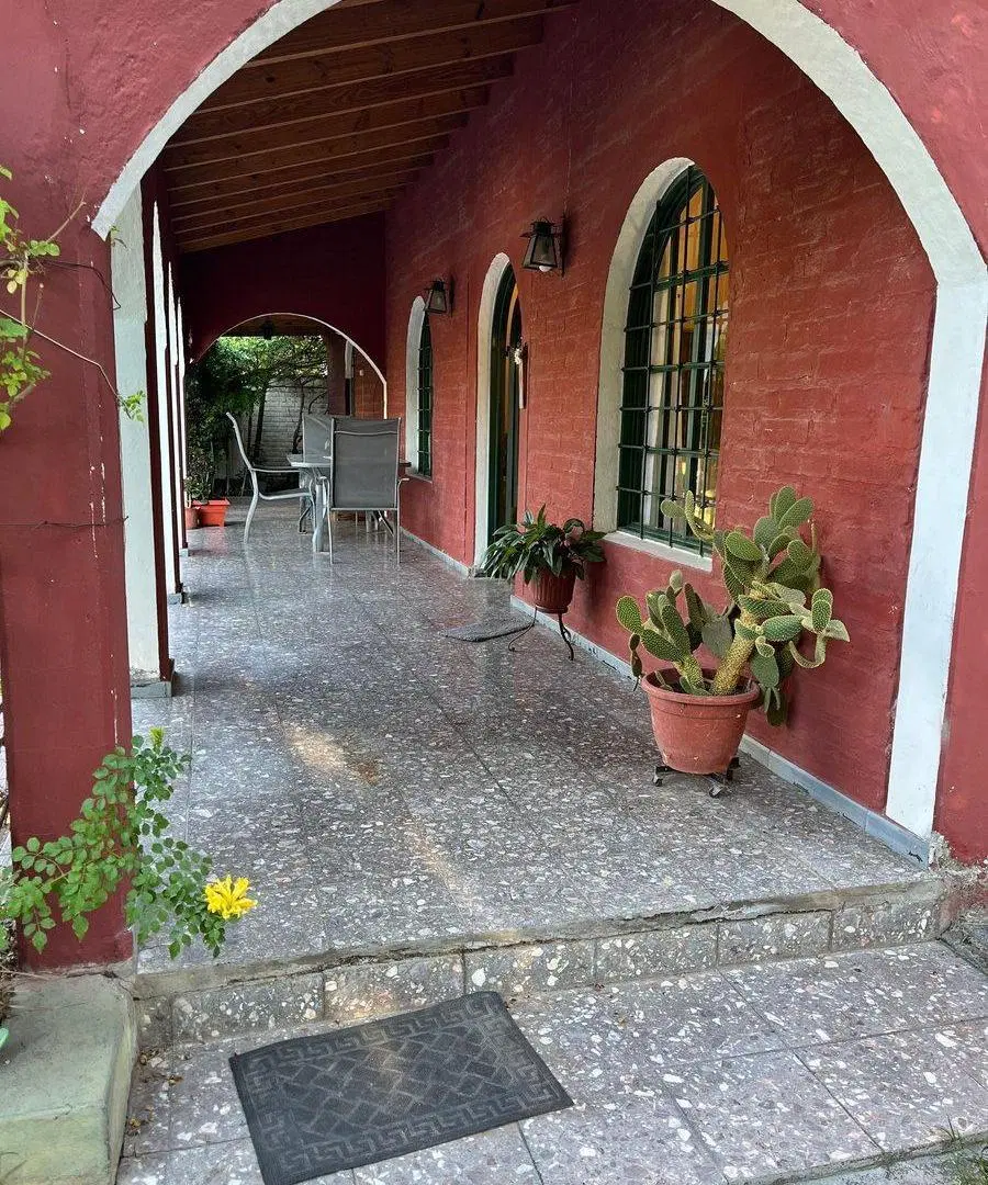 HERMOSA CASA EN BARRIO LOS AROMOS EN VENTA 2