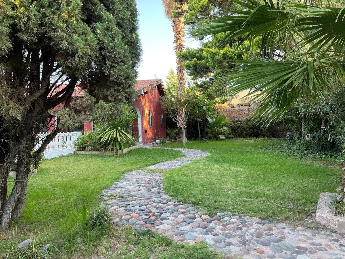 HERMOSA CASA EN BARRIO LOS AROMOS EN VENTA 3