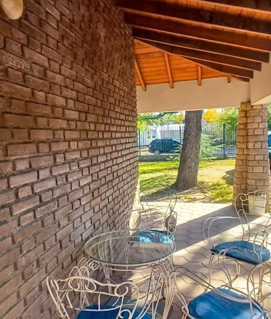 CASA EN VENTA CHACRAS DE CORIA. BARRIO BESARES 5