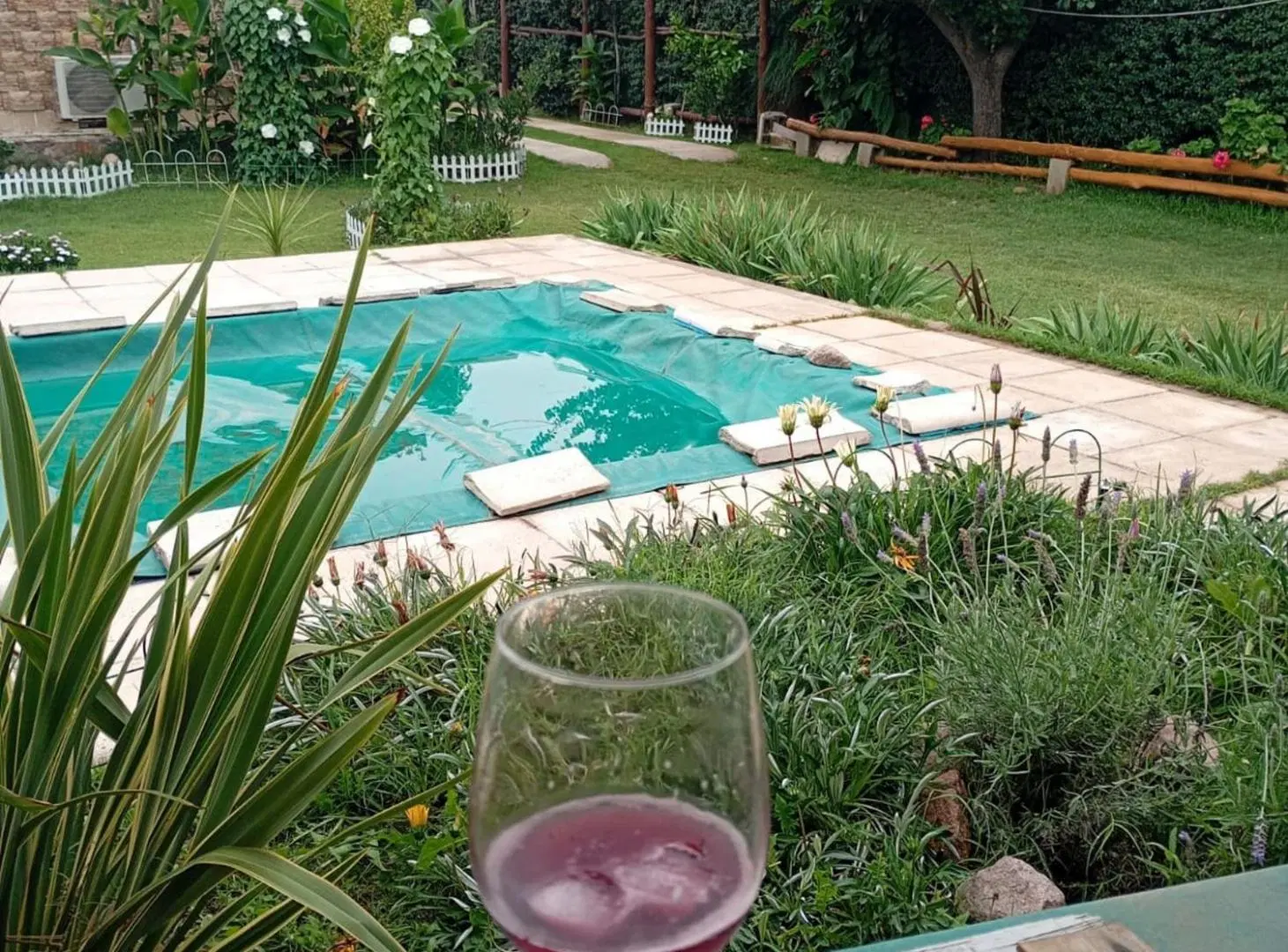 CASA CON PILETA EN VENTA EN LAS COMPUERTAS 8