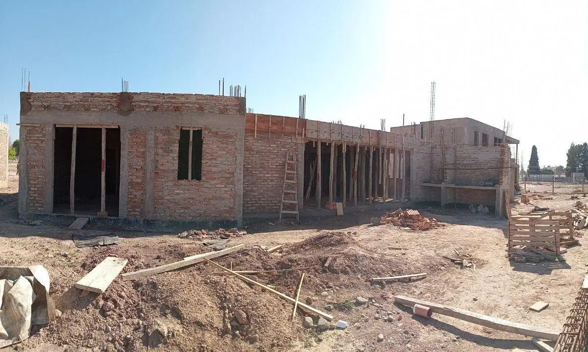 VENTA CASA A ESTRENAR -CATEGORIA- CHACRAS DE CORIA 3