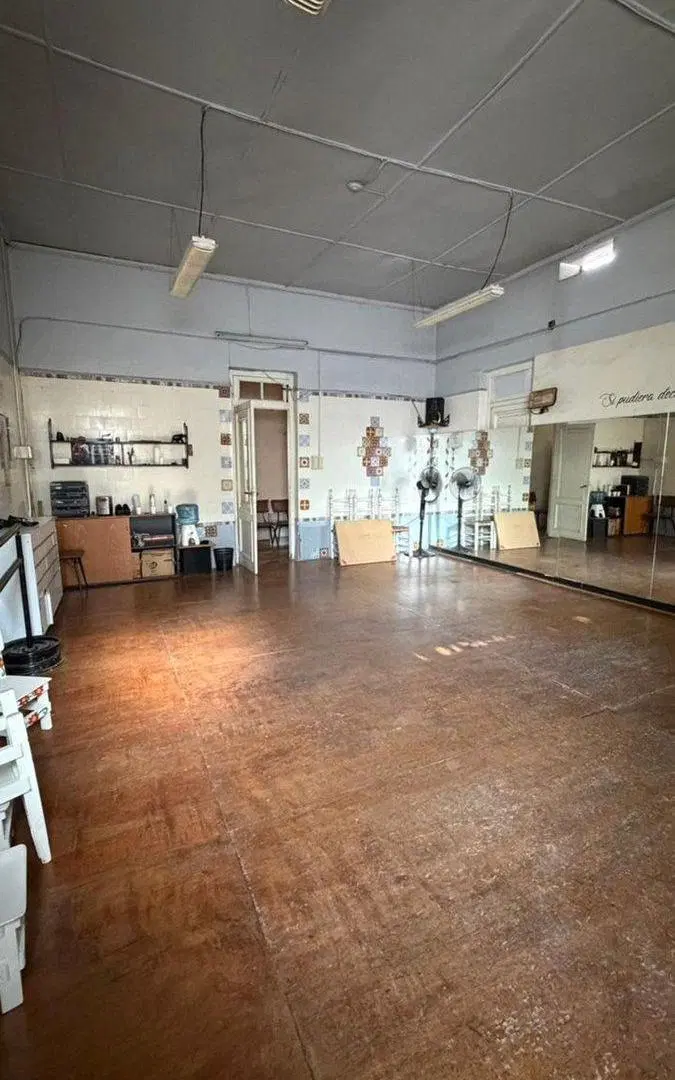 CASA ESQUINA CON SALON INDEPENDIENTE 2