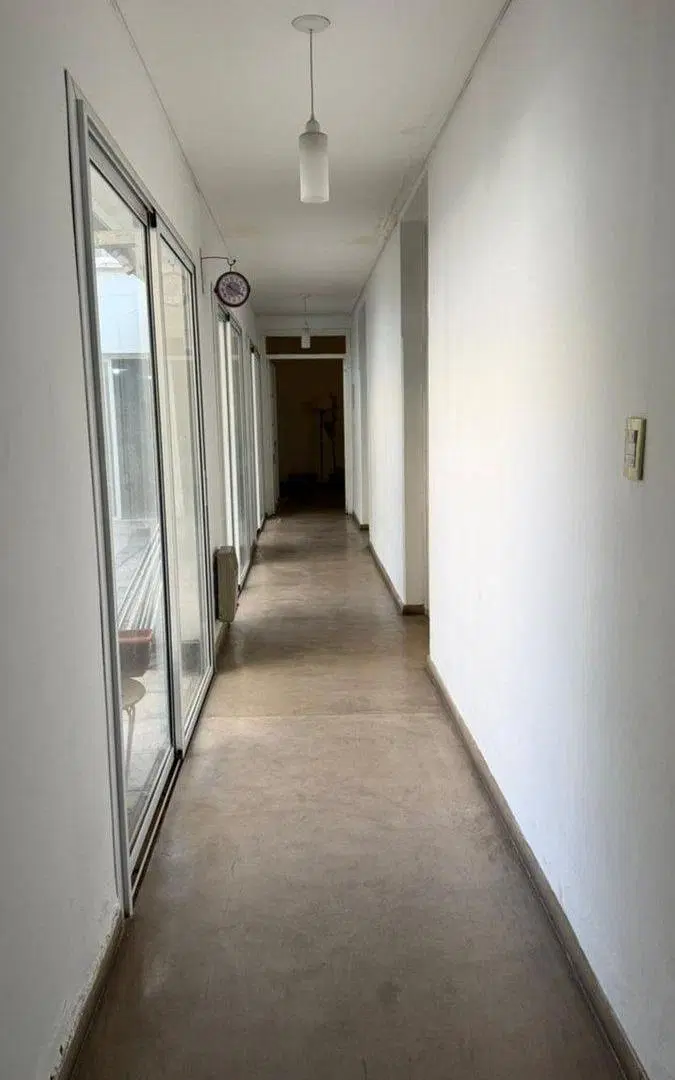 CASA ESQUINA CON SALON INDEPENDIENTE 5