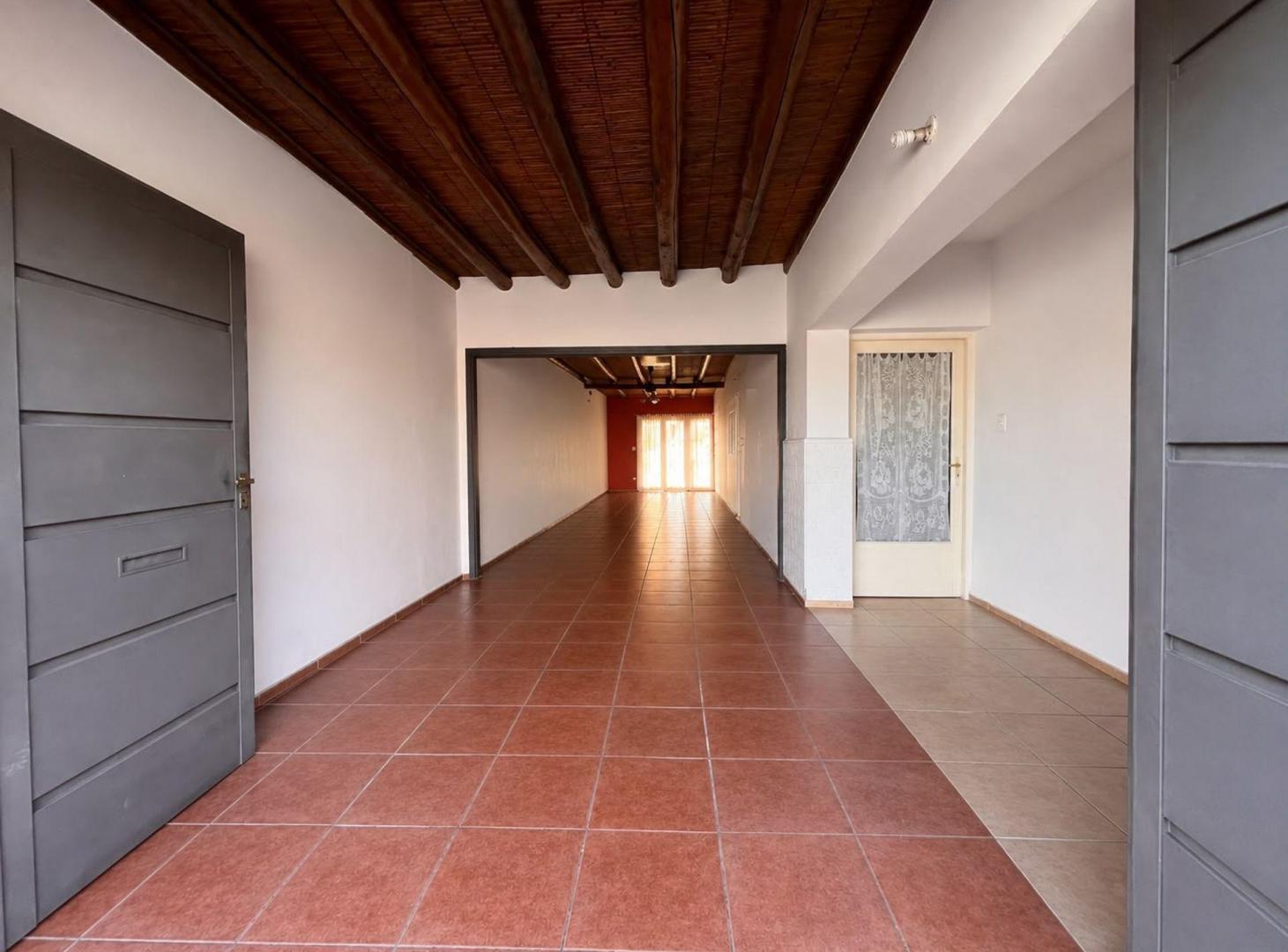 Foto de VENTA DE CASA Y DPTO CALLE A. DEL VALLE GODOY CRUZ, imagen 5