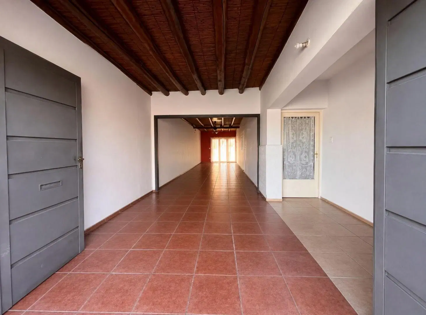 VENTA DE CASA Y DPTO CALLE A. DEL VALLE GODOY CRUZ 4