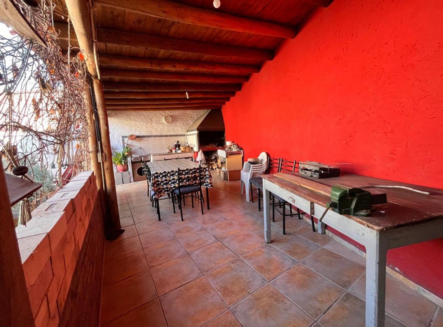 Foto de VENTA DE CASA Y DPTO CALLE A. DEL VALLE GODOY CRUZ, imagen 4