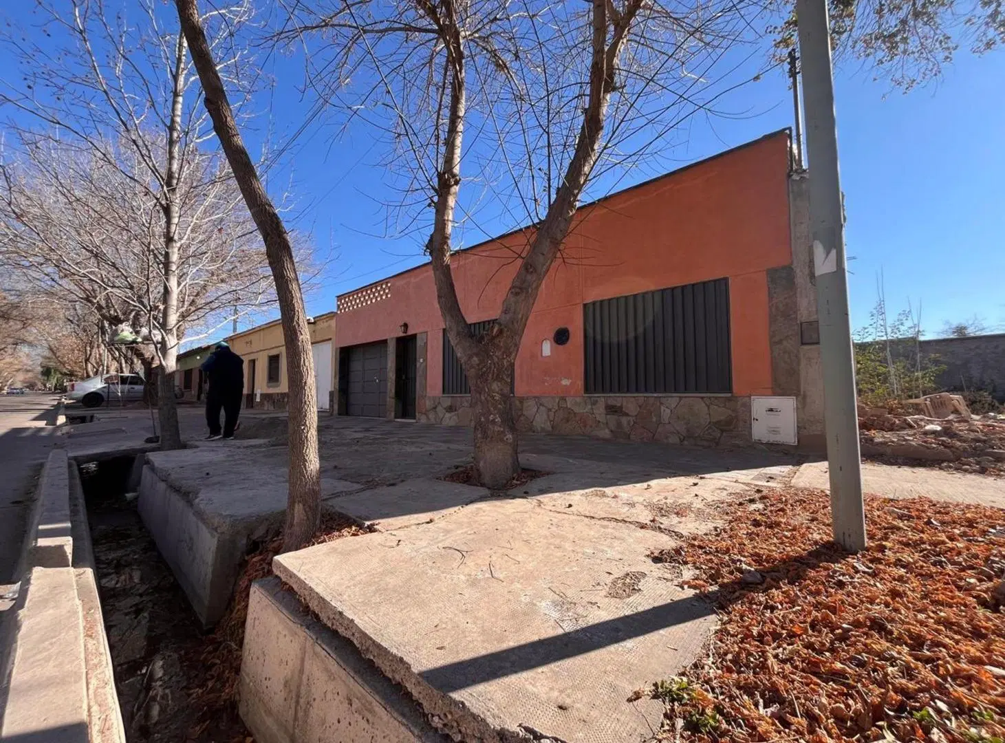 VENTA DE CASA Y DPTO CALLE A. DEL VALLE GODOY CRUZ 3