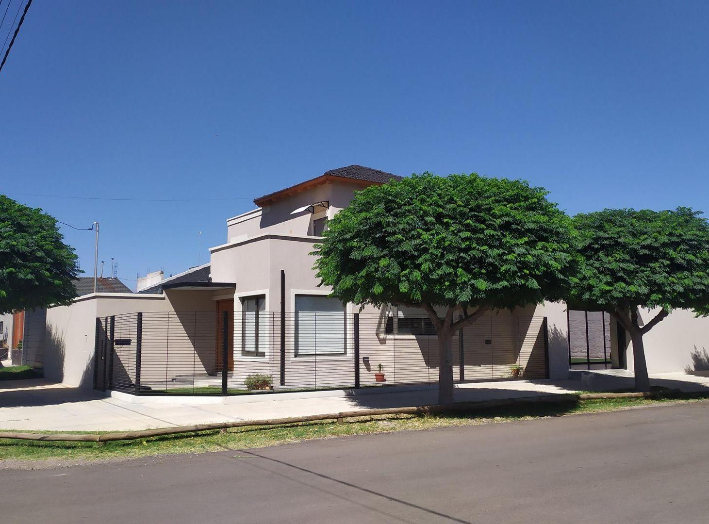 Foto de MAGNÍFICA CASA ESQUINA CON LOCAL - LA CONSULTA, imagen 1