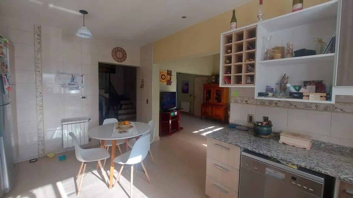Foto de HERMOSA CASA EN BARRIO PRIVADO LOS SOLARES, MAIPU., imagen 3