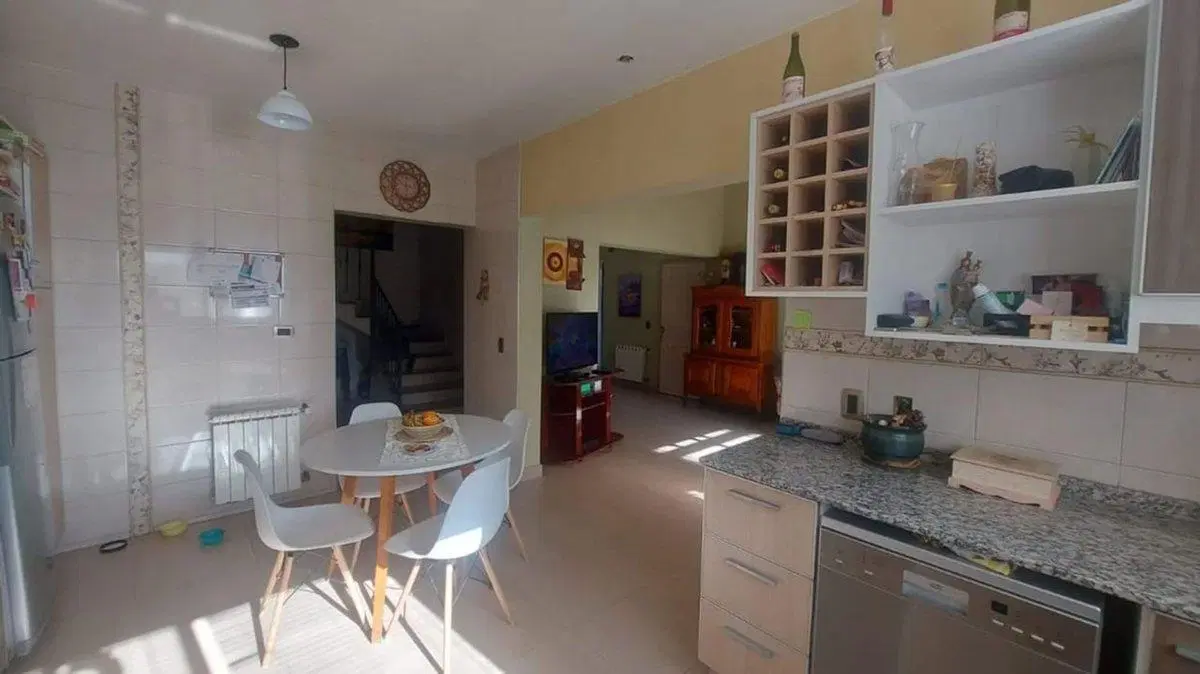 HERMOSA CASA EN BARRIO PRIVADO LOS SOLARES, MAIPU. 3