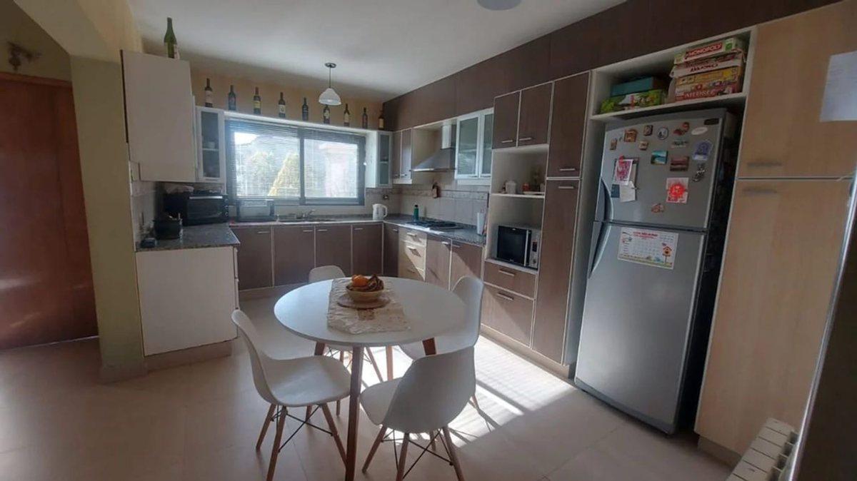 Foto de HERMOSA CASA EN BARRIO PRIVADO LOS SOLARES, MAIPU., imagen 2
