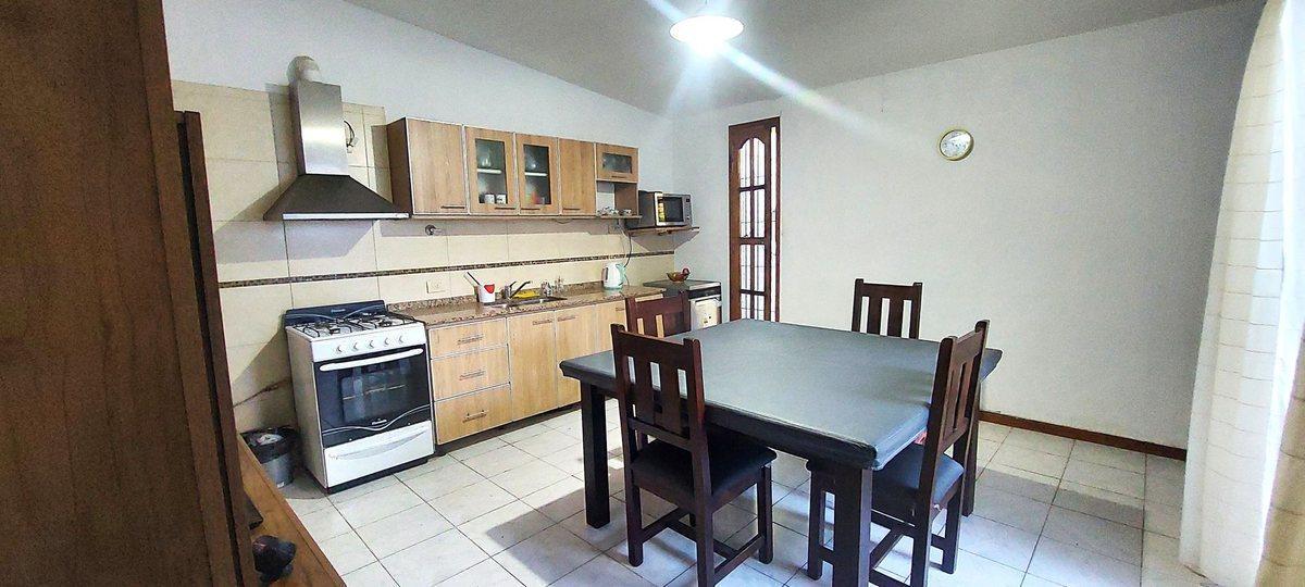 Foto de CASA + GRAN DEPÓSITO SOBRE CALLE SARMIENTO MAIPÚ, imagen 4