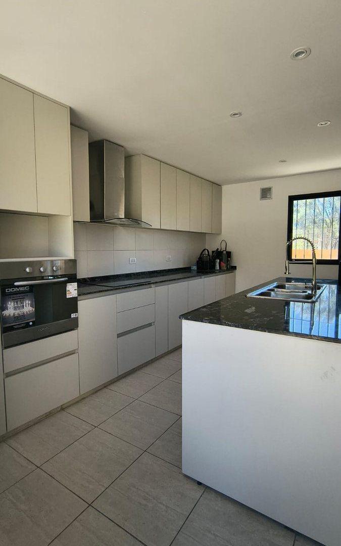 Foto de HERMOSA CASA MAS DEPARTAMENTO EN CHACRAS DE CORIA, imagen 5