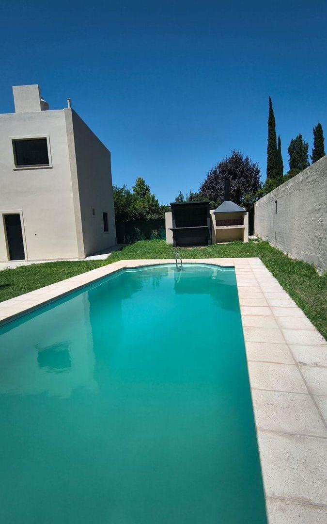 Foto de HERMOSA CASA MAS DEPARTAMENTO EN CHACRAS DE CORIA, imagen 1