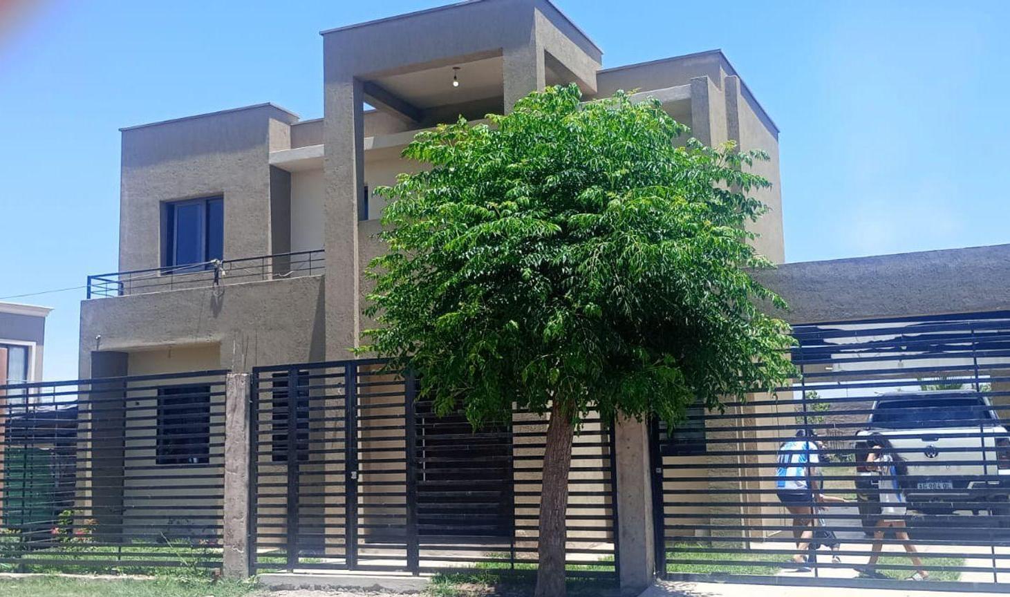 Foto de Amplia Vivienda en Venta en Perdriel, imagen 3