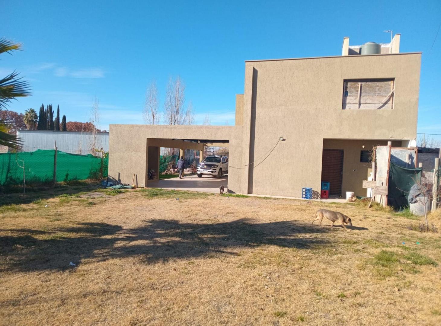 Foto de Amplia Vivienda en Venta en Perdriel, imagen 2