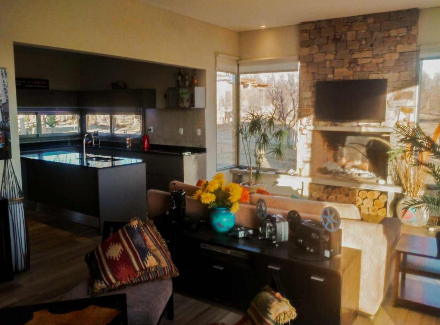 Foto de CASA MODERNA EN COLONIA LAS ROSAS - APTA CRÉDITO, imagen 1