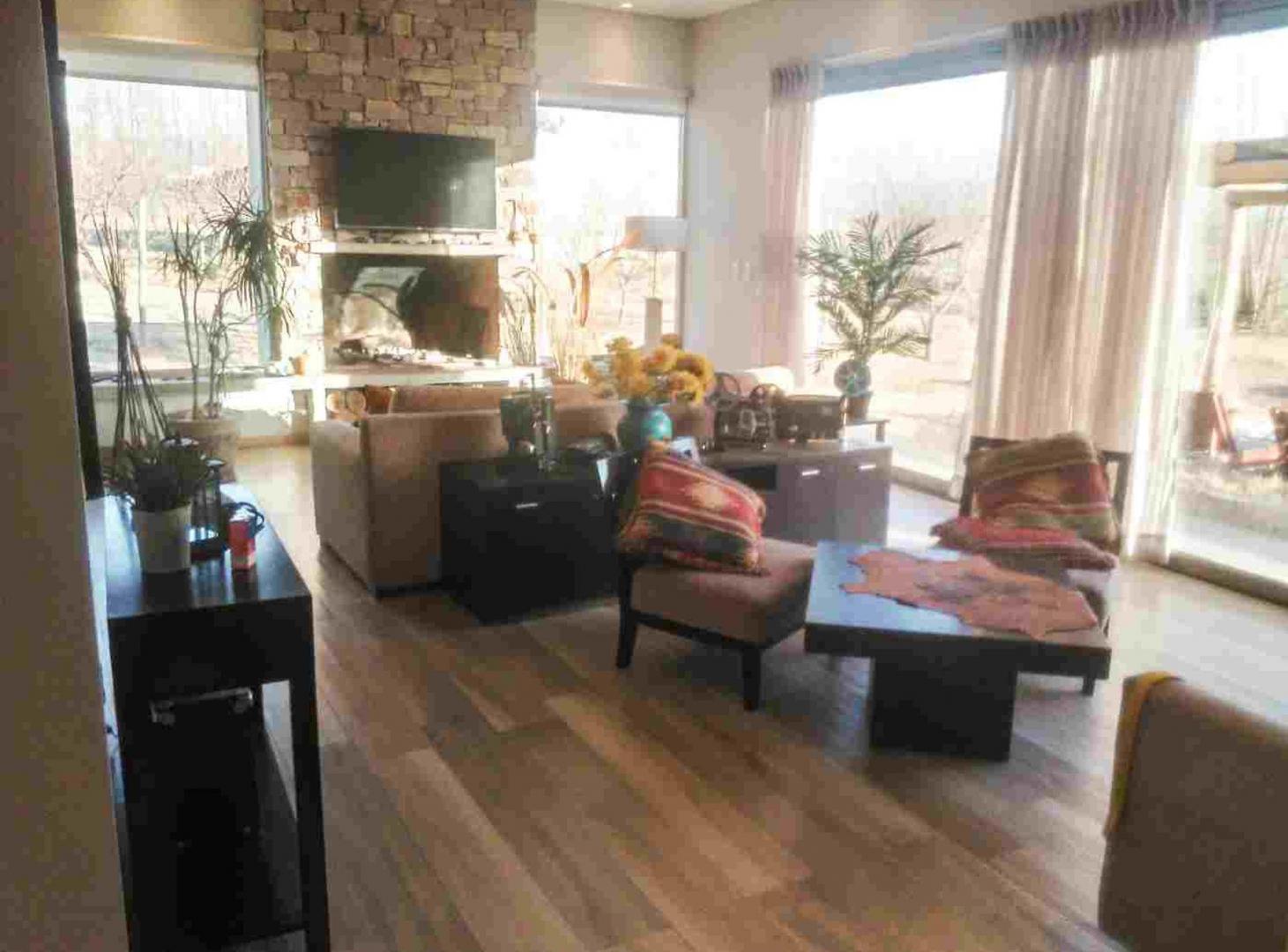 Foto de CASA MODERNA EN COLONIA LAS ROSAS - APTA CRÉDITO, imagen 3
