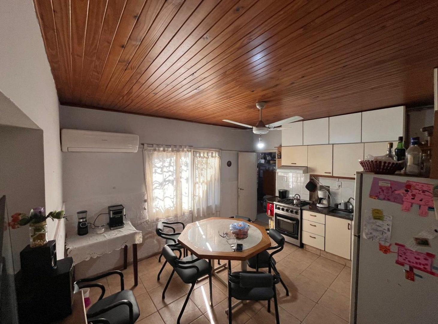 Foto de VENTA DE CASA Y DPTO CALLE A. DEL VALLE GODOY CRUZ, imagen 2