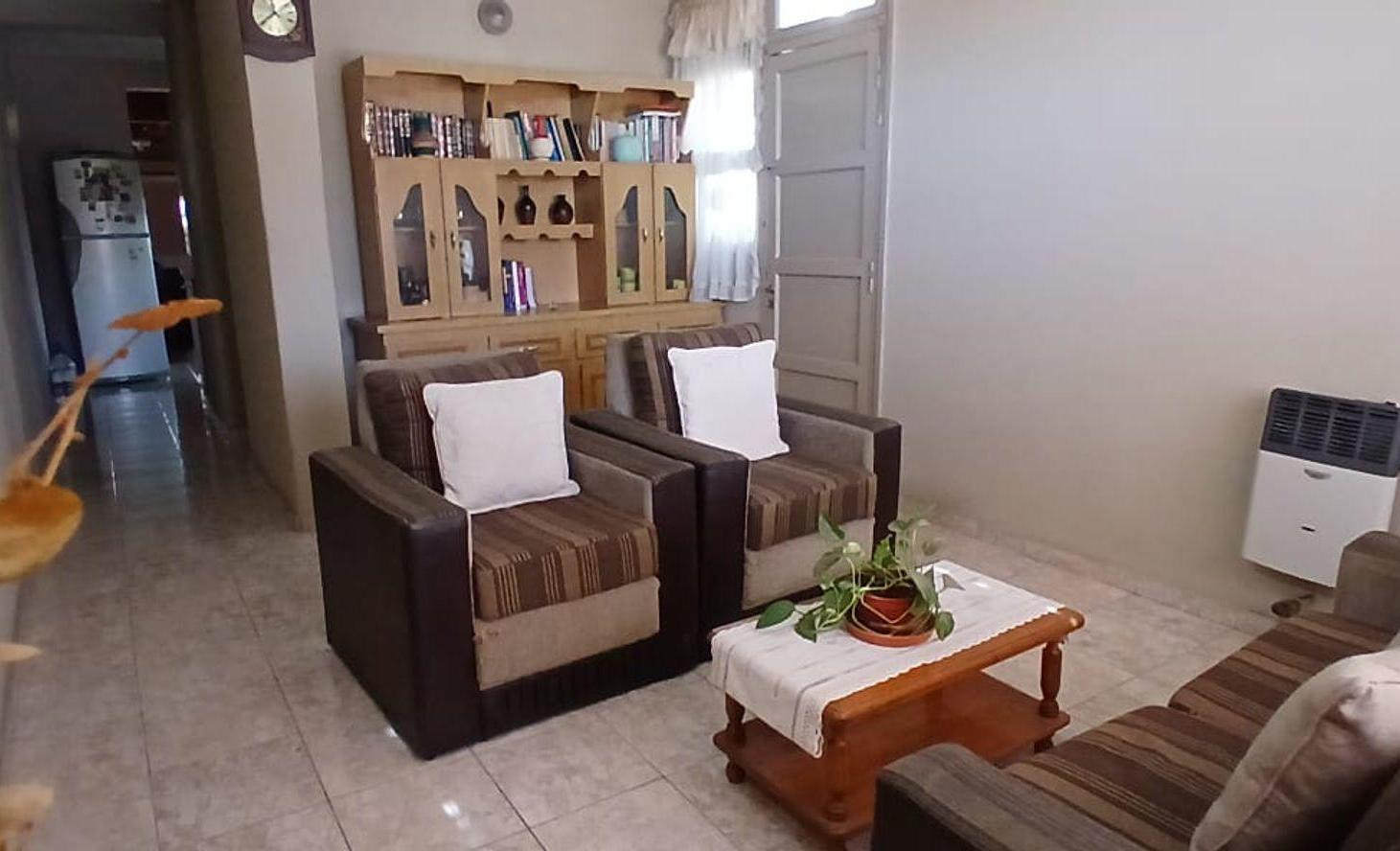 Foto de CASA GRANDE Y EN EXCELENTE ESTADO EN LAS HERAS, imagen 1