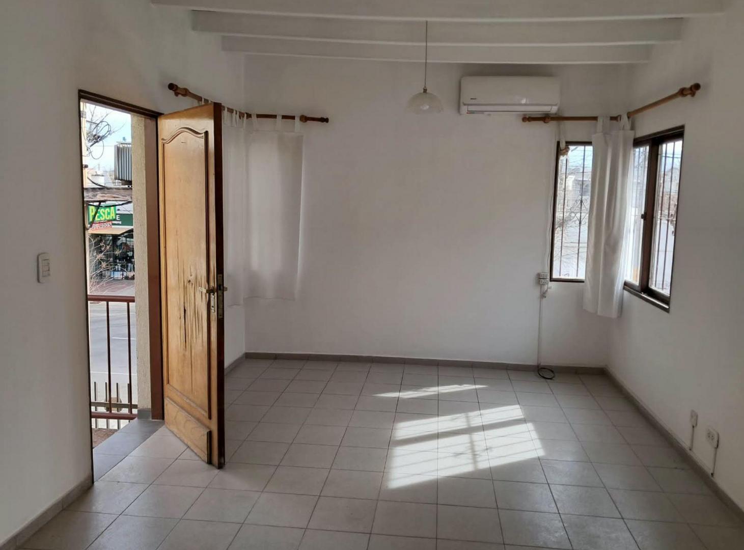 Foto de ALQUILER DEPTO 2 HAB -1ER PISO- CALLE SERPA,LUJAN., imagen 4