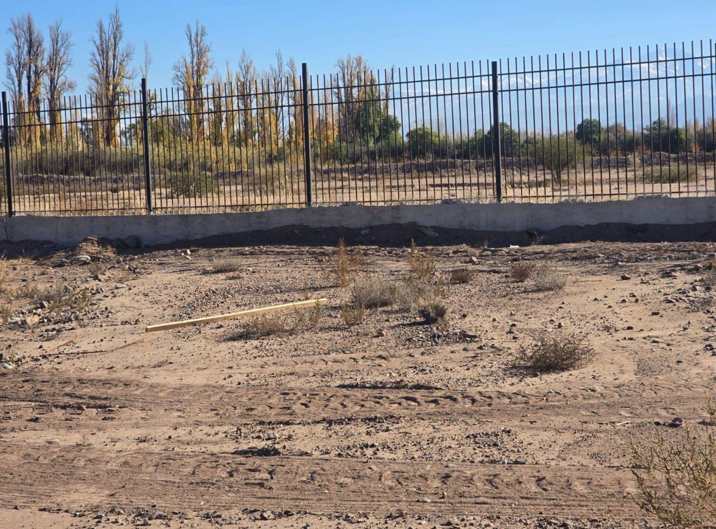 Foto de VENTA DE LOTE EN BARRIO LA ARBEQUINA DE MAIPÚ, imagen 2
