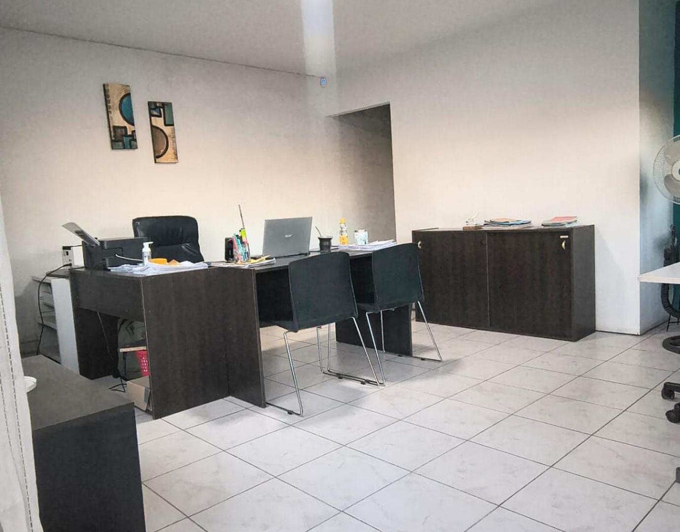 Foto de GALPON, OFICINAS, CASA Y AMPLIA PLAYA, imagen 1