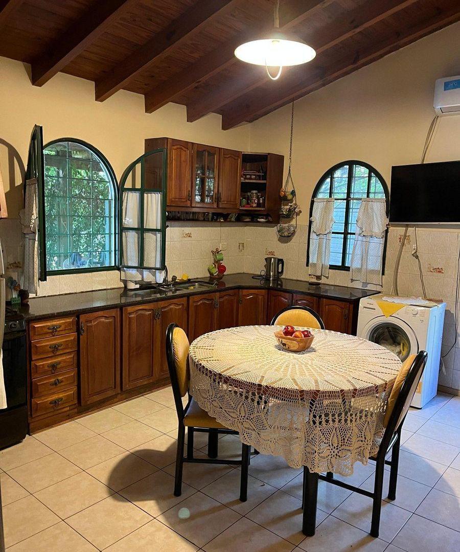 Foto de HERMOSA CASA EN BARRIO LOS AROMOS EN VENTA, imagen 3