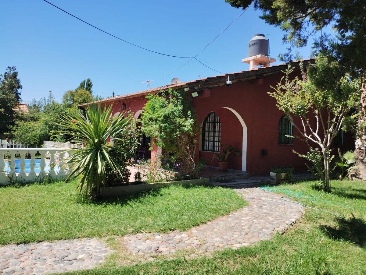 Foto de HERMOSA CASA EN BARRIO LOS AROMOS EN VENTA, imagen 2