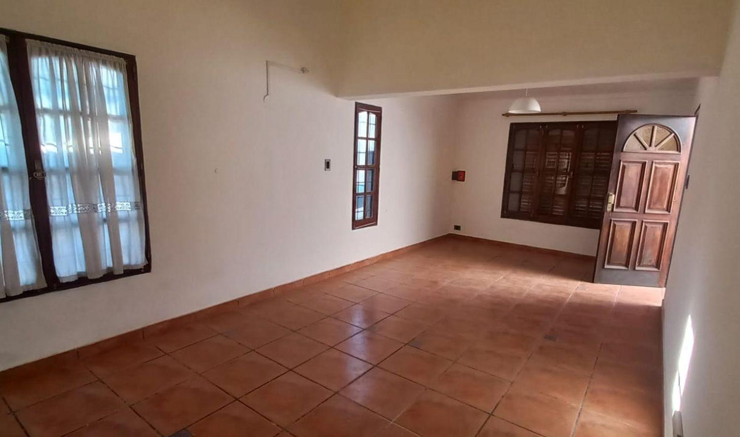 Foto de VENTA CASA + OFICINA + GALPON EN CENTRO MAIPU, imagen 4