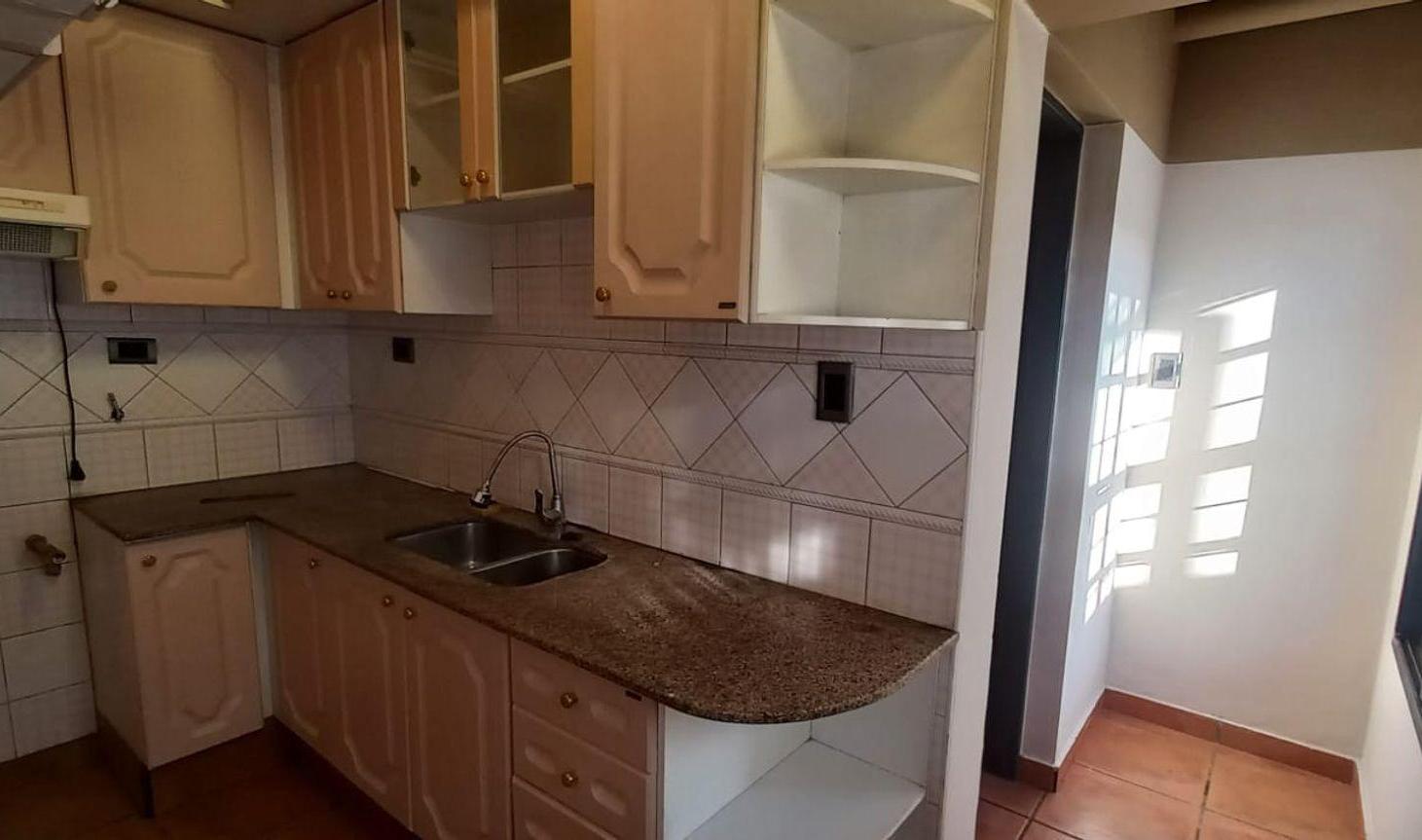 Foto de VENTA CASA + OFICINA + GALPON EN CENTRO MAIPU, imagen 3