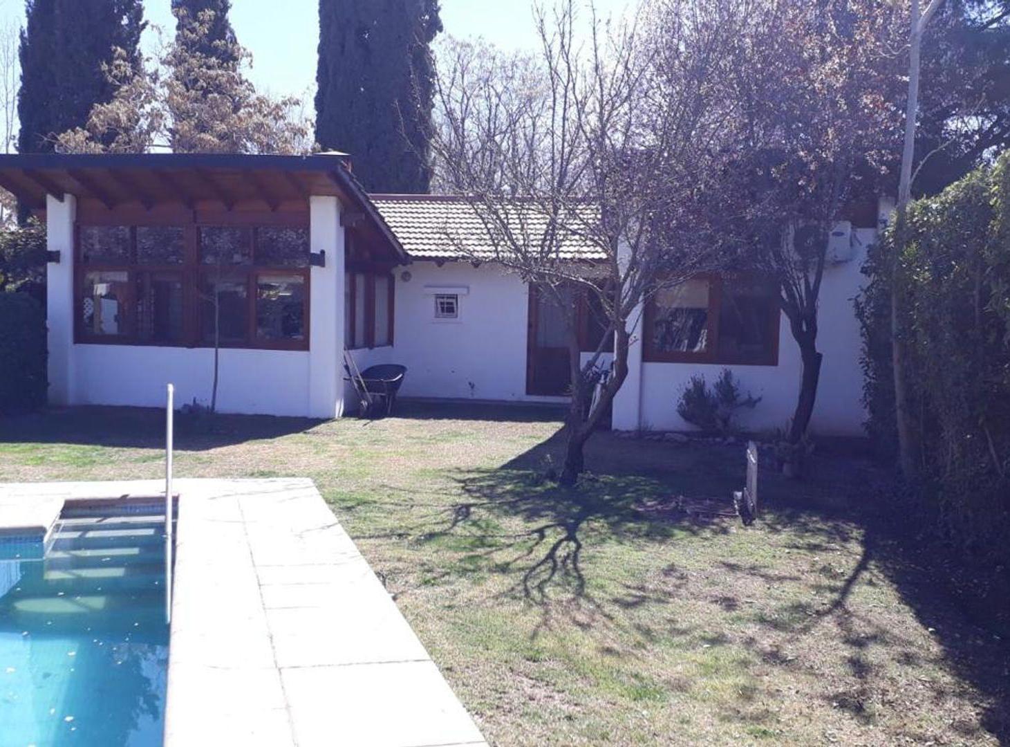 Foto de CASA CON PILETA + DPTO Y QUINCHO -CHACRAS DE CORIA, imagen 3