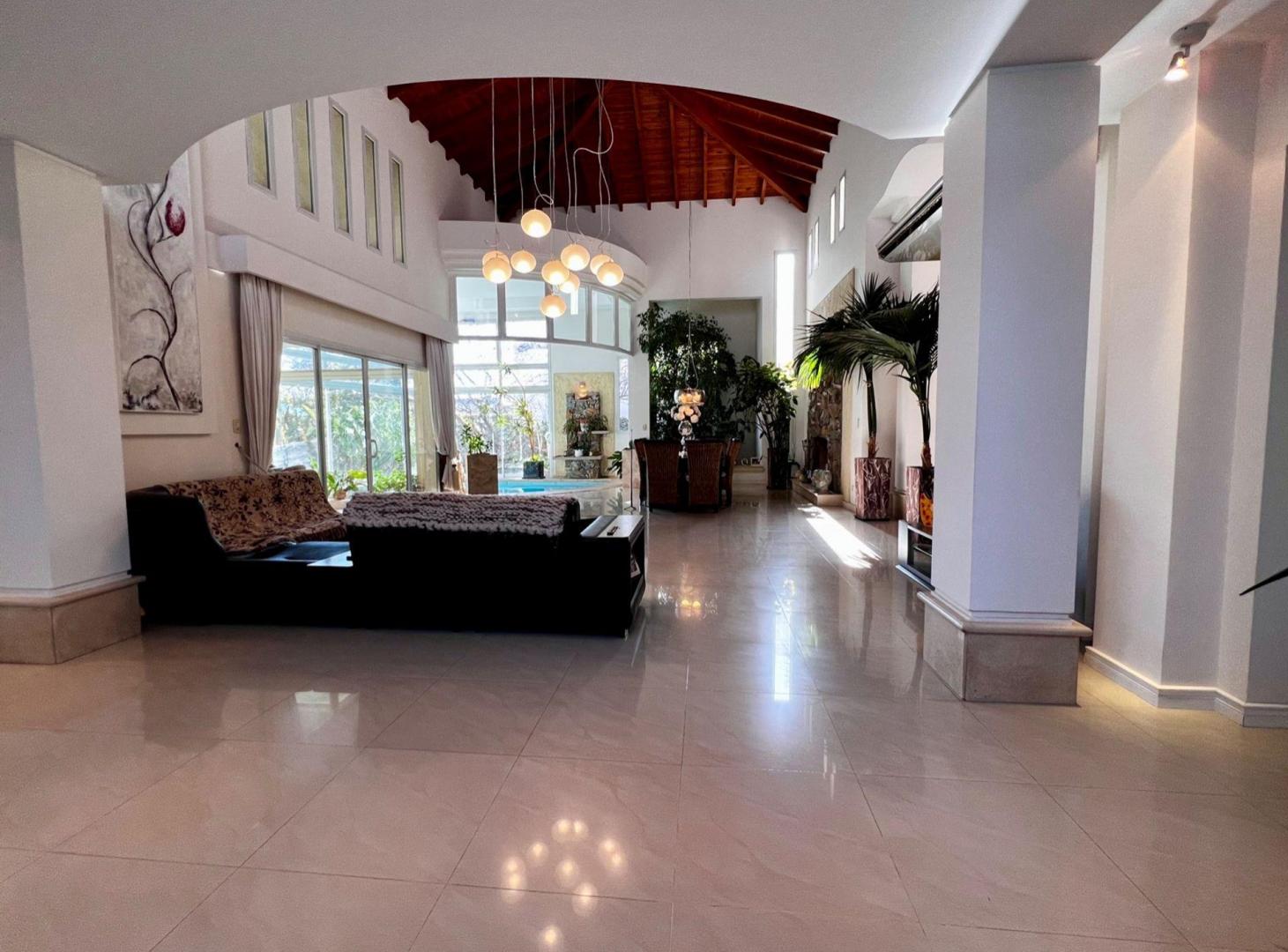 Foto de GRAN CASA BARRIO PRIVADO PUEYRREDON, imagen 1