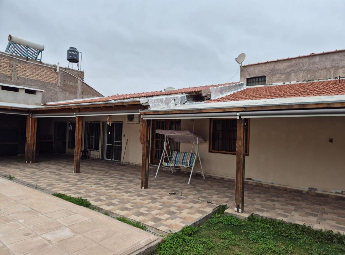 Foto de Casa de gran tamaño y jerarquía en Rivadavia MZA., imagen 5