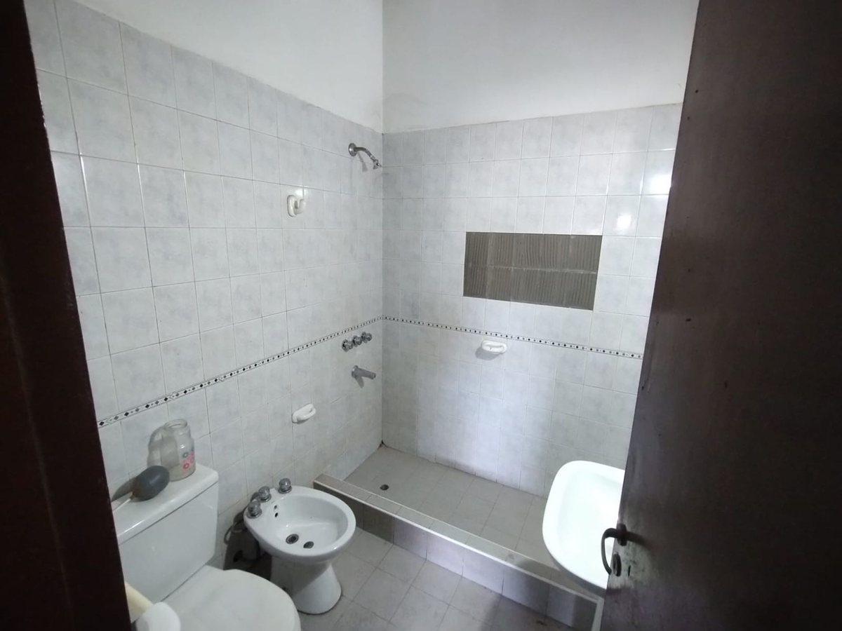 Foto de CASA con DEPARTAMENTO en VENTA - M. DRUMMOND LUJÁN, imagen 5