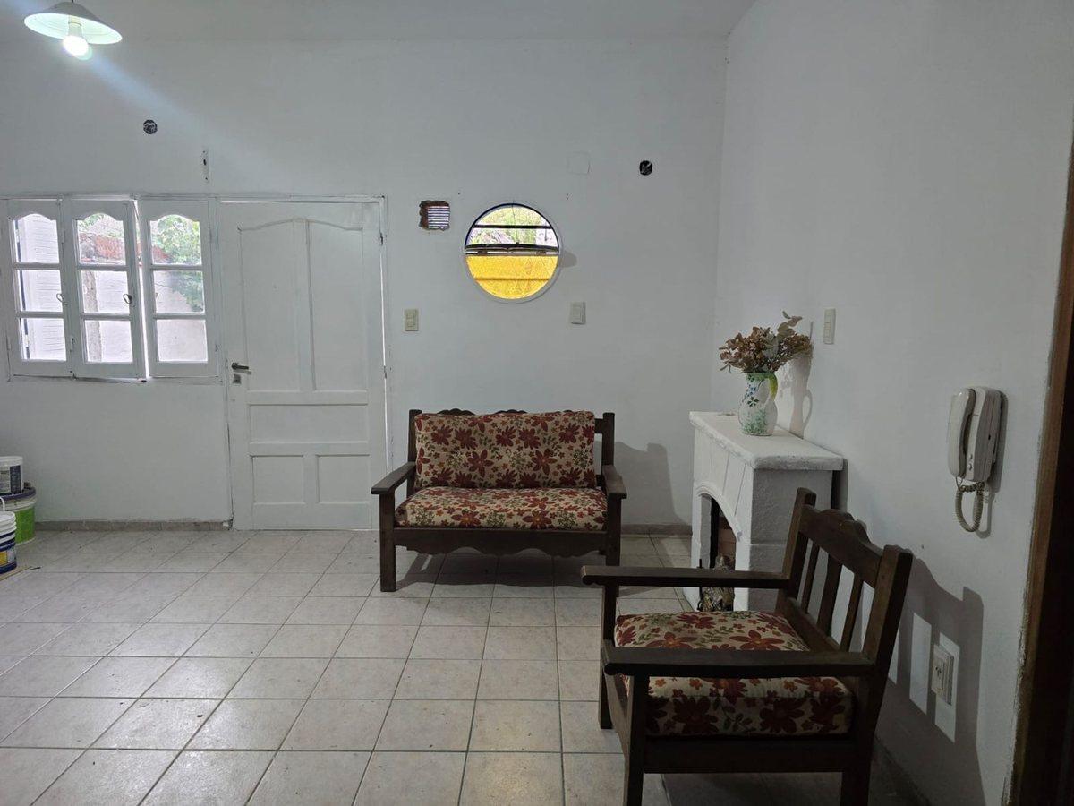 Foto de CASA con DEPARTAMENTO en VENTA - M. DRUMMOND LUJÁN, imagen 1
