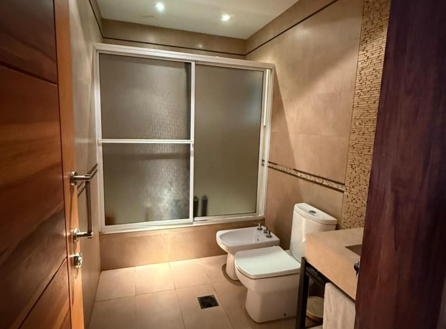 Foto de CASA A LA VENTA DE CATEGORIA EN ALTO CHALLAO., imagen 2