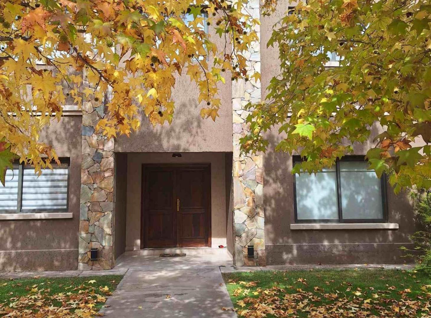 Foto de CASA APTA CREDITO, 4 DORMITORIOS - Lujan de Cuyo, imagen 1