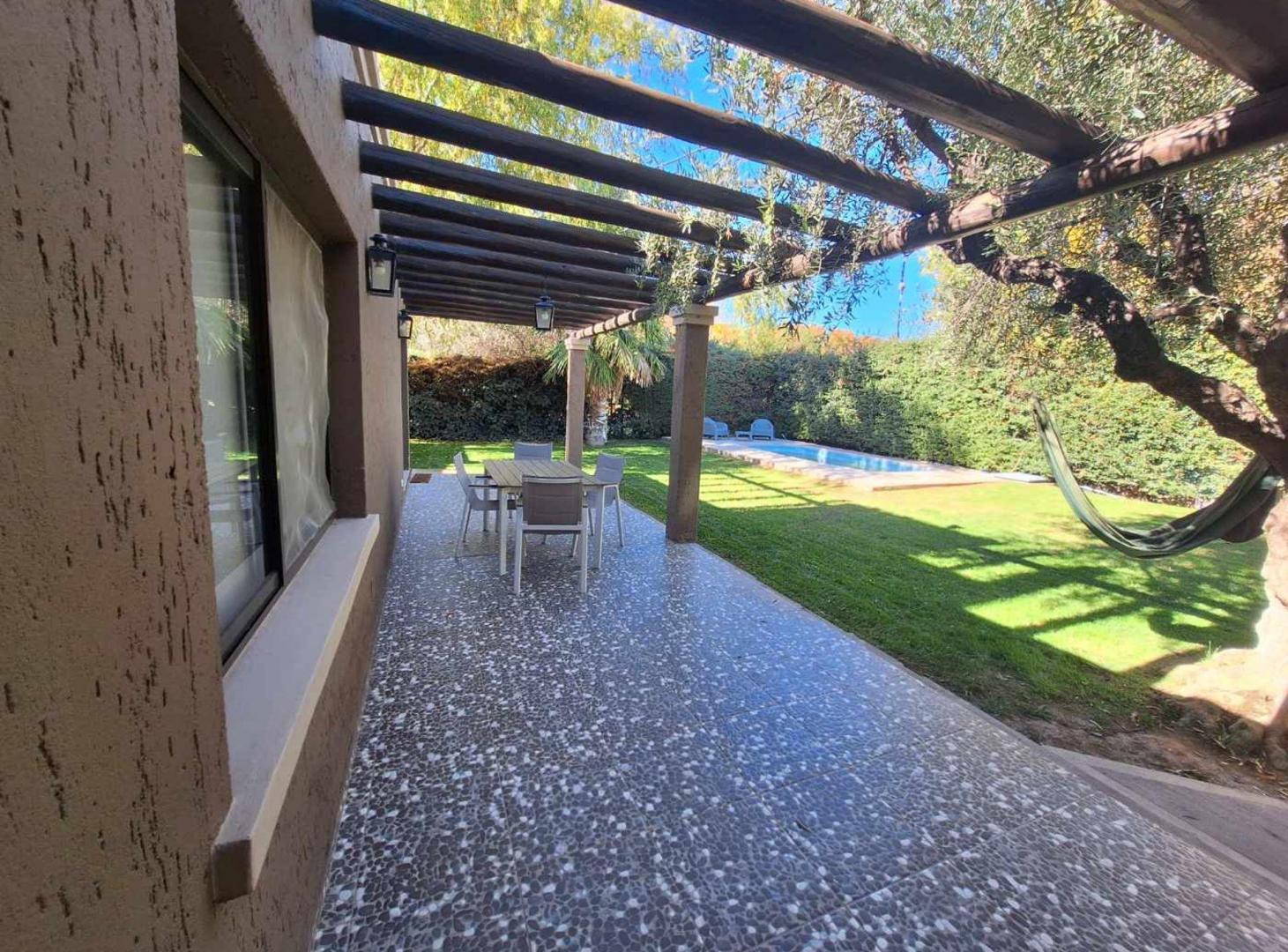Foto de CASA APTA CREDITO, 4 DORMITORIOS - Lujan de Cuyo, imagen 2