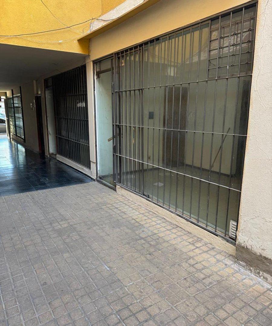 Foto de OPORTUNIDAD DE 2 LOCALES EN EL CORAZON DE MENDOZA, imagen 2