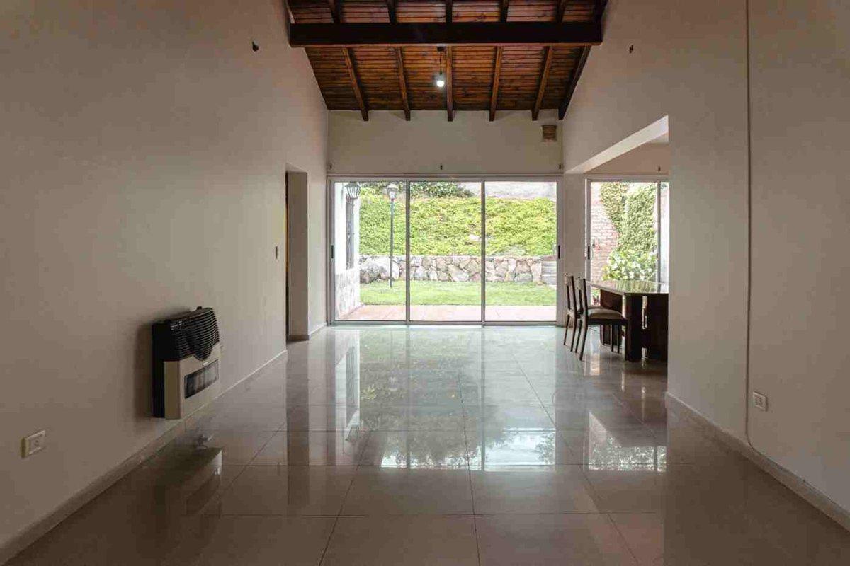 Foto de CASA 2 DORMITORIOS 800 MTS. COLEGIO MARISTAS, imagen 5