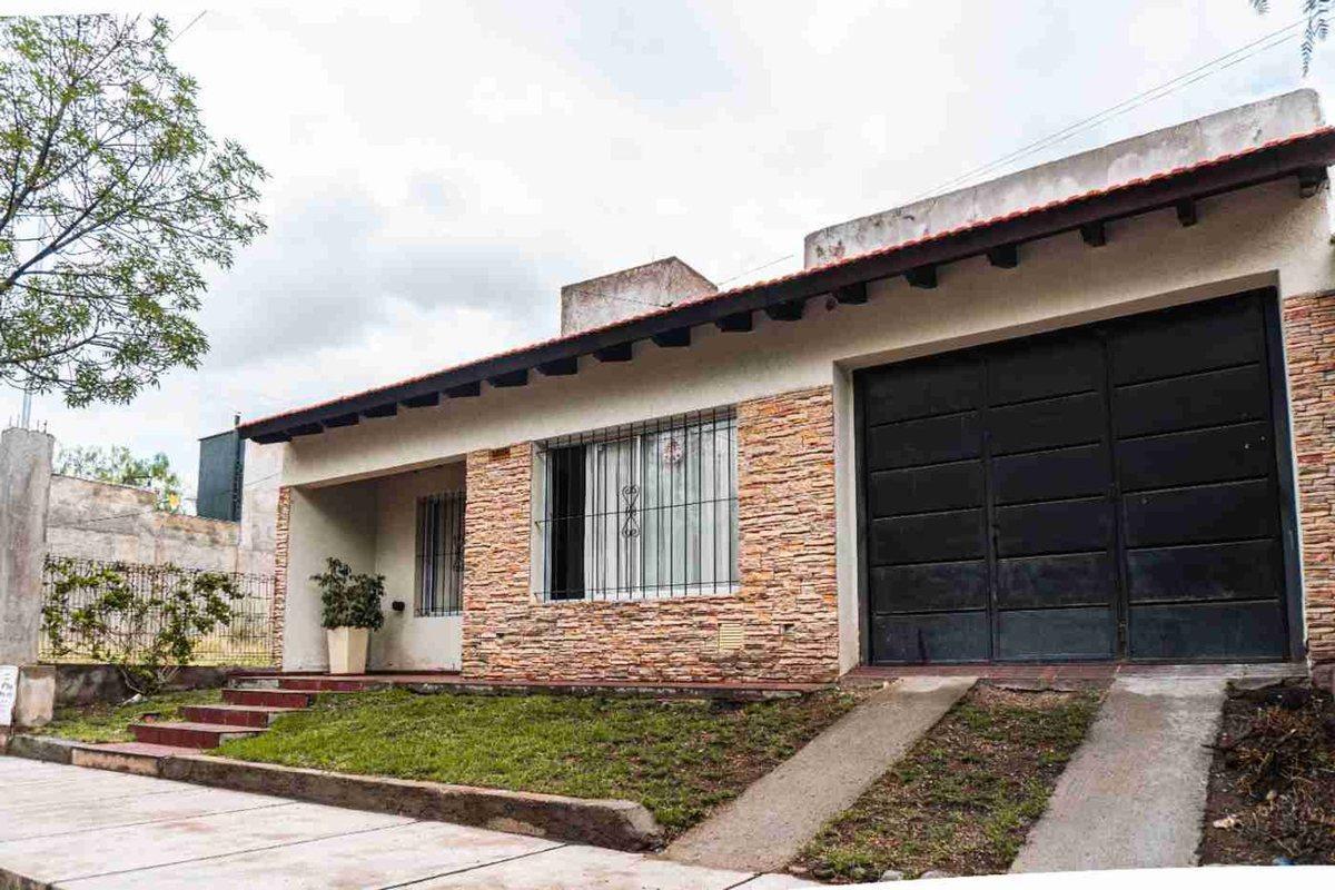 Foto de CASA 2 DORMITORIOS 800 MTS. COLEGIO MARISTAS, imagen 2