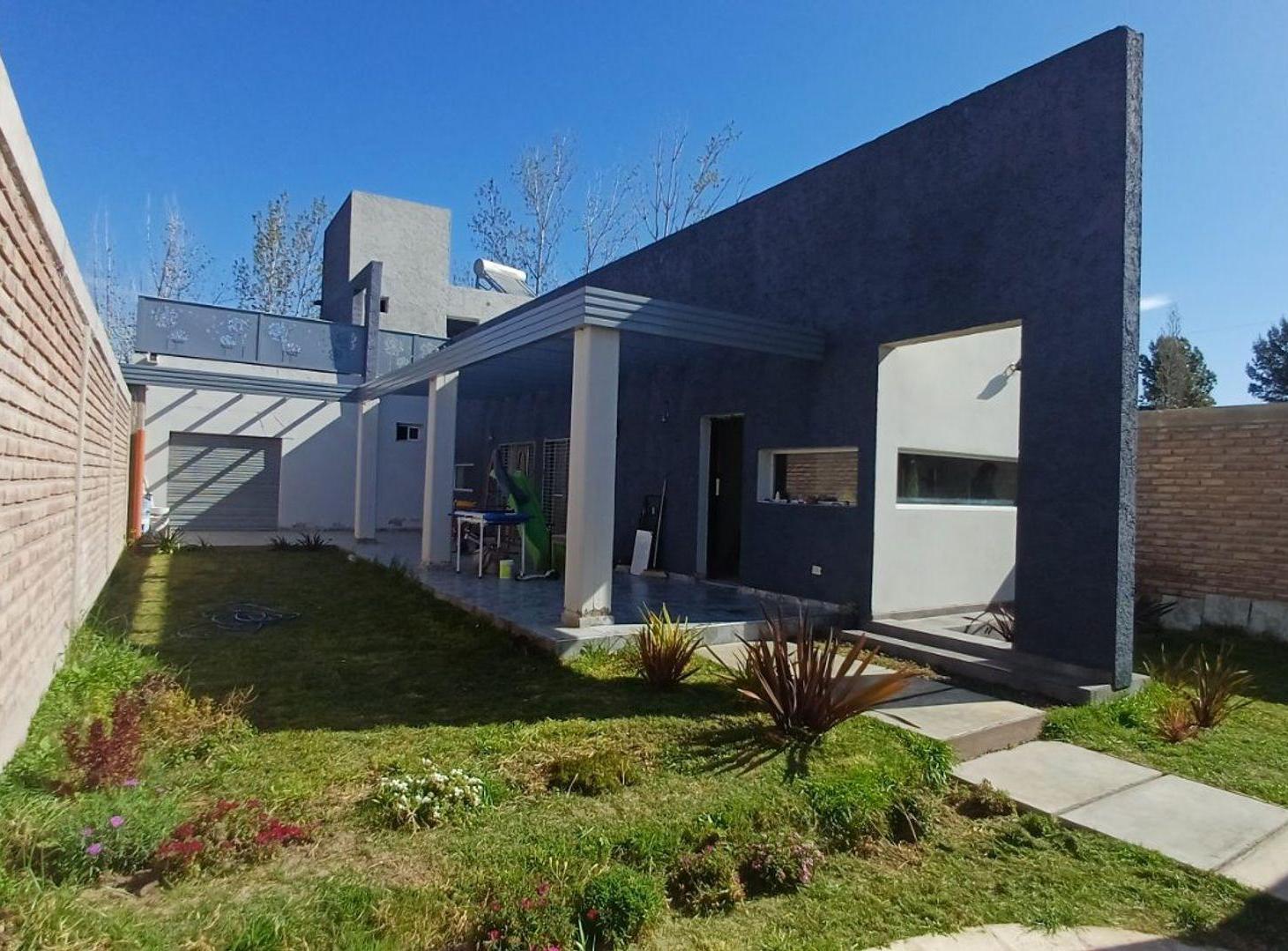 Foto de CASA 3 HAB. PILETA Y COCHERA DOBLE - SAN MARTIN, imagen 1
