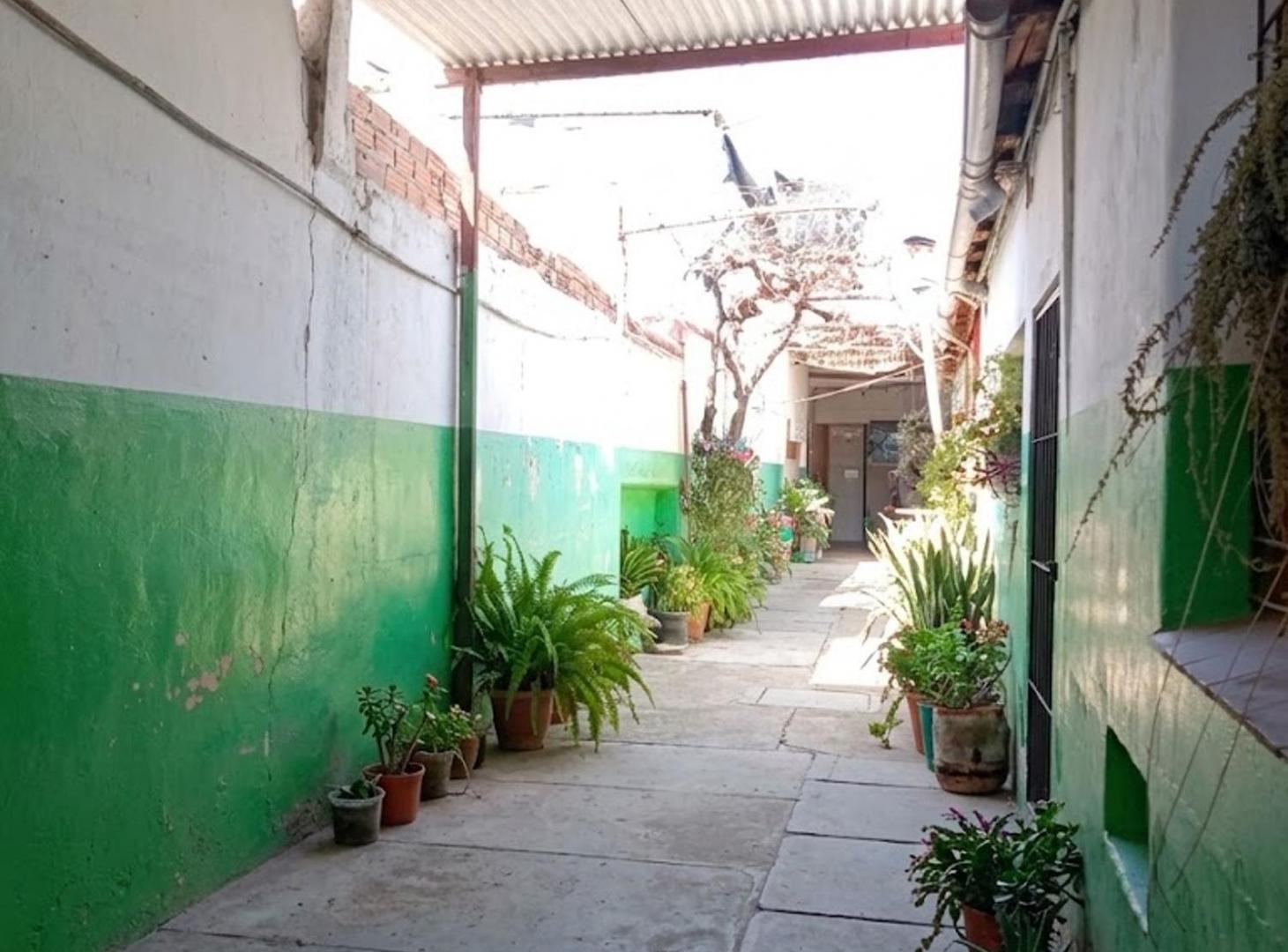 Foto de CASA AMPLIA , CON GALPON APTO TALLER MECANICO, imagen 1