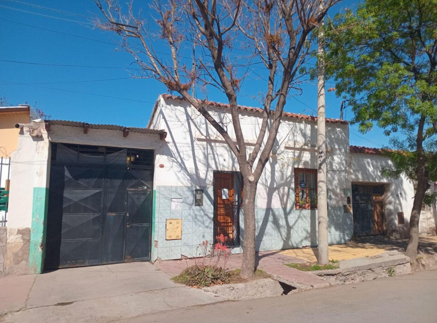 Foto de CASA AMPLIA , CON GALPON APTO TALLER MECANICO, imagen 2